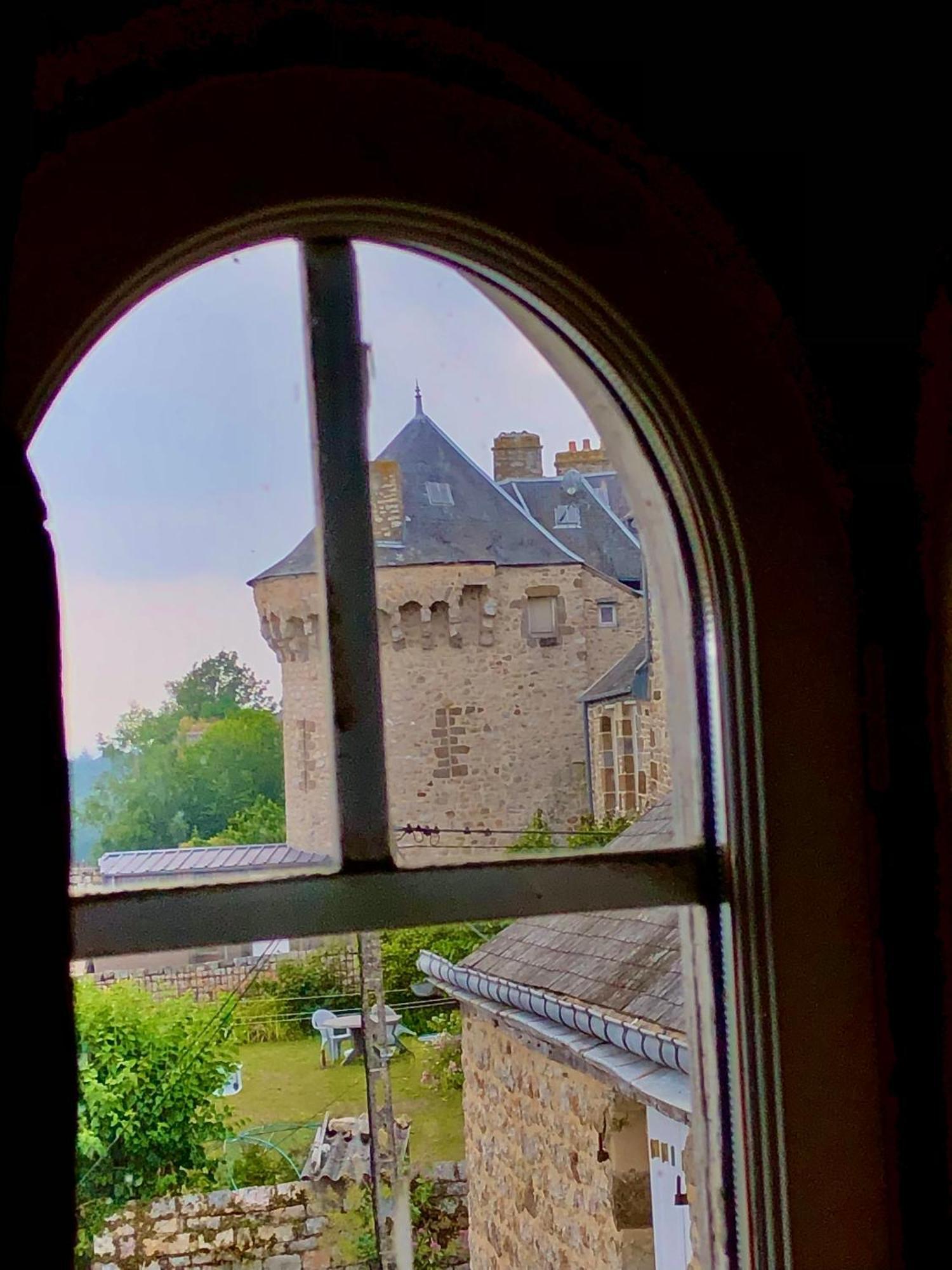 La Maison Sur Les Remparts Domfront  Zewnętrze zdjęcie