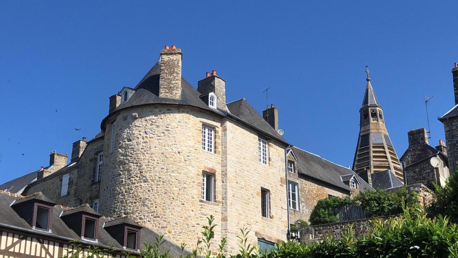 La Maison Sur Les Remparts Domfront  Zewnętrze zdjęcie